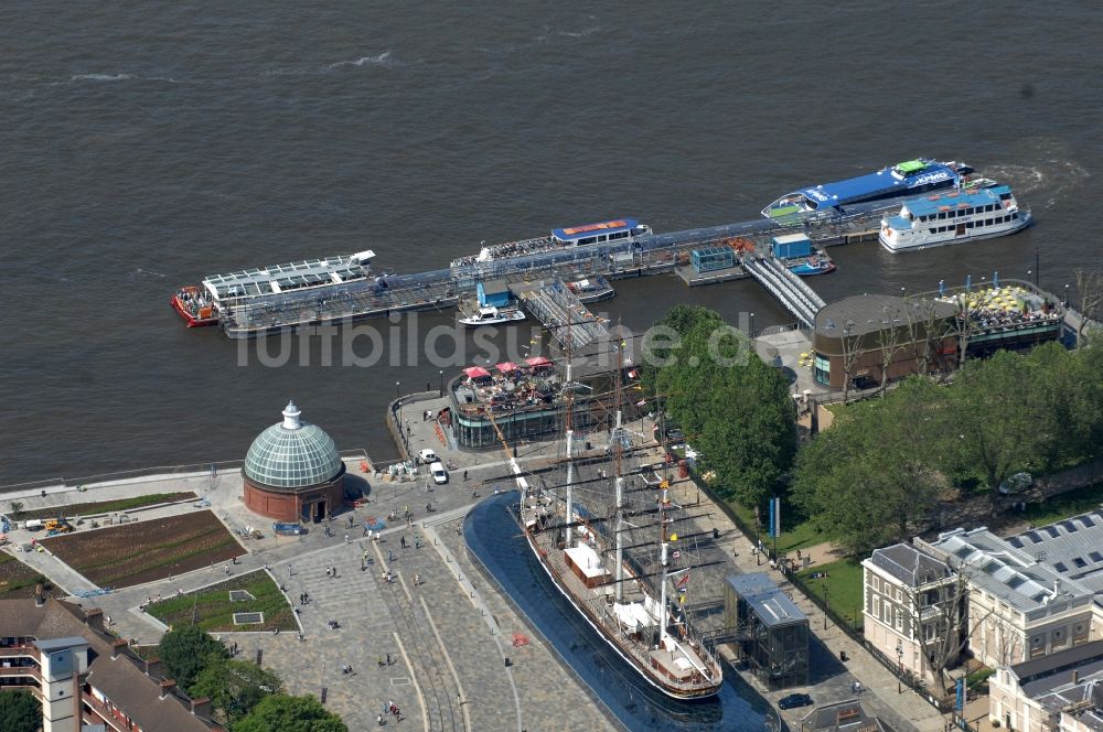 Luftaufnahme London - Austellungsgelände des englischen Tee- und Wollklippers / Segelschiffes Cutty Sark in London