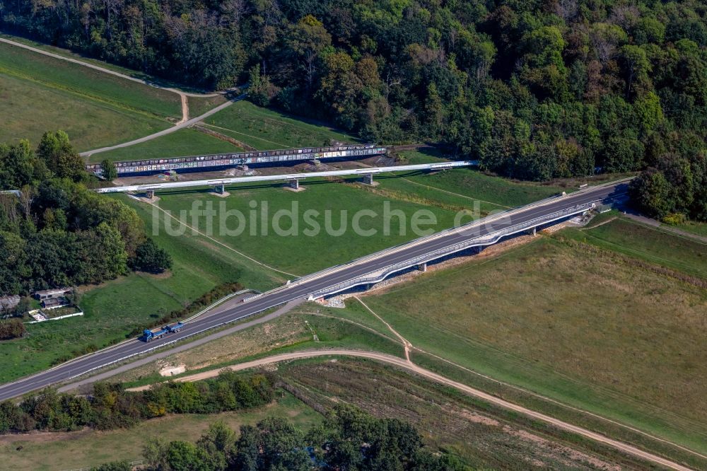 Luftaufnahme Leipzig - Auto- und Eisenbahn- Brückenbauwerke am Ziegeleiweg in Leipzig im Bundesland Sachsen, Deutschland