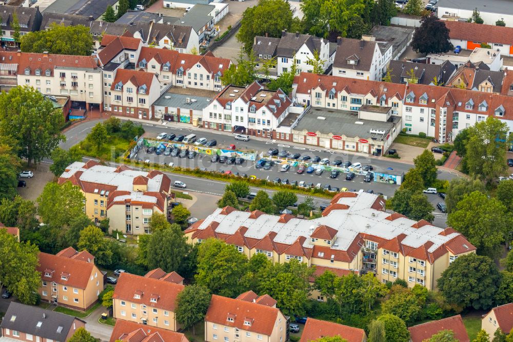 Bergkamen aus der Vogelperspektive: Auto- Parkplatz und Abstellfläche in Bergkamen im Bundesland Nordrhein-Westfalen, Deutschland