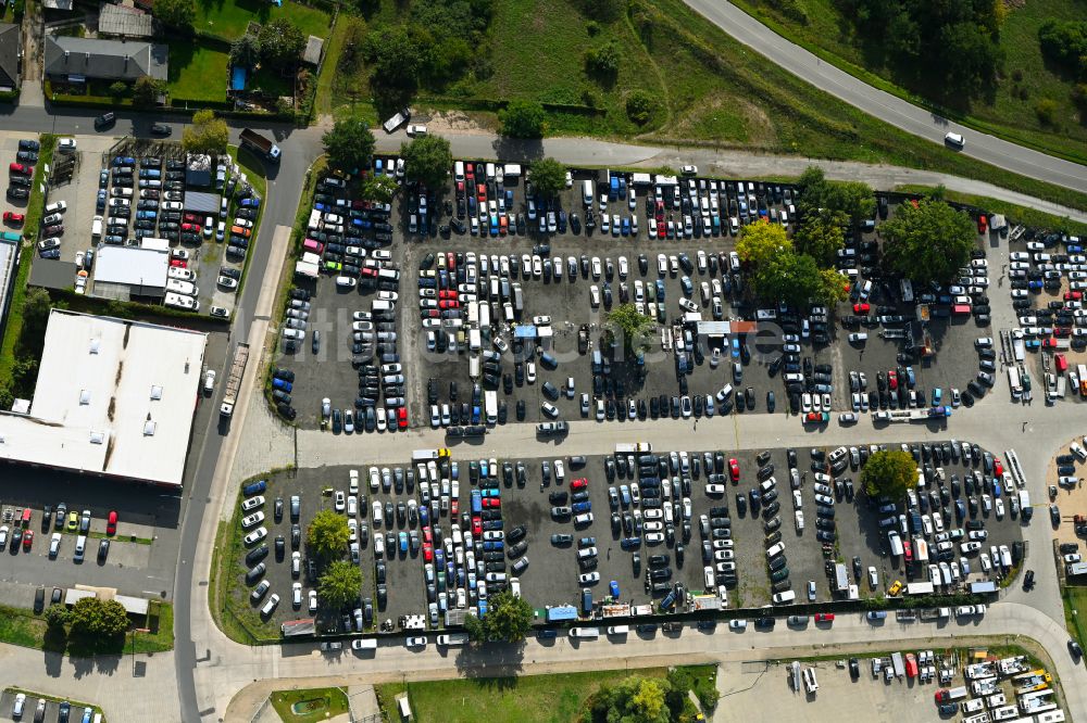 Luftaufnahme Königs Wusterhausen - Auto- Parkplatz und Abstellfläche der Firma autoankaufbrandenburg.de in Königs Wusterhausen im Bundesland Brandenburg, Deutschland