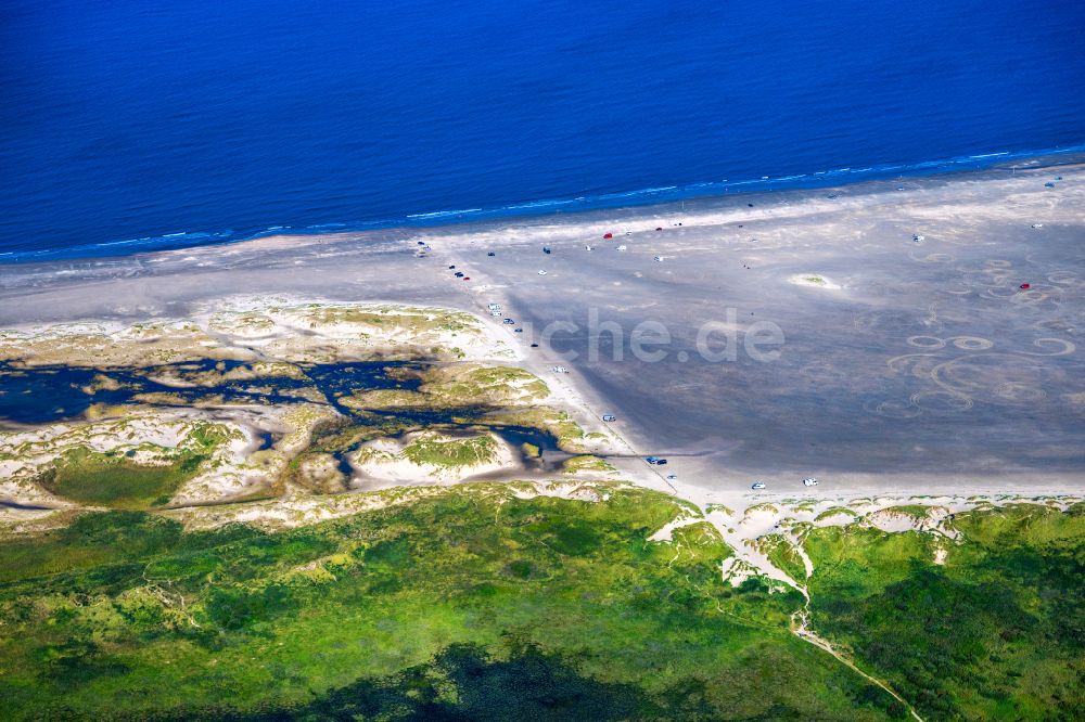 Luftaufnahme Römö - Auto-Sandstrand- Landschaft der Nordseeinsel Römö in der Region Syddanmark, Dänemark