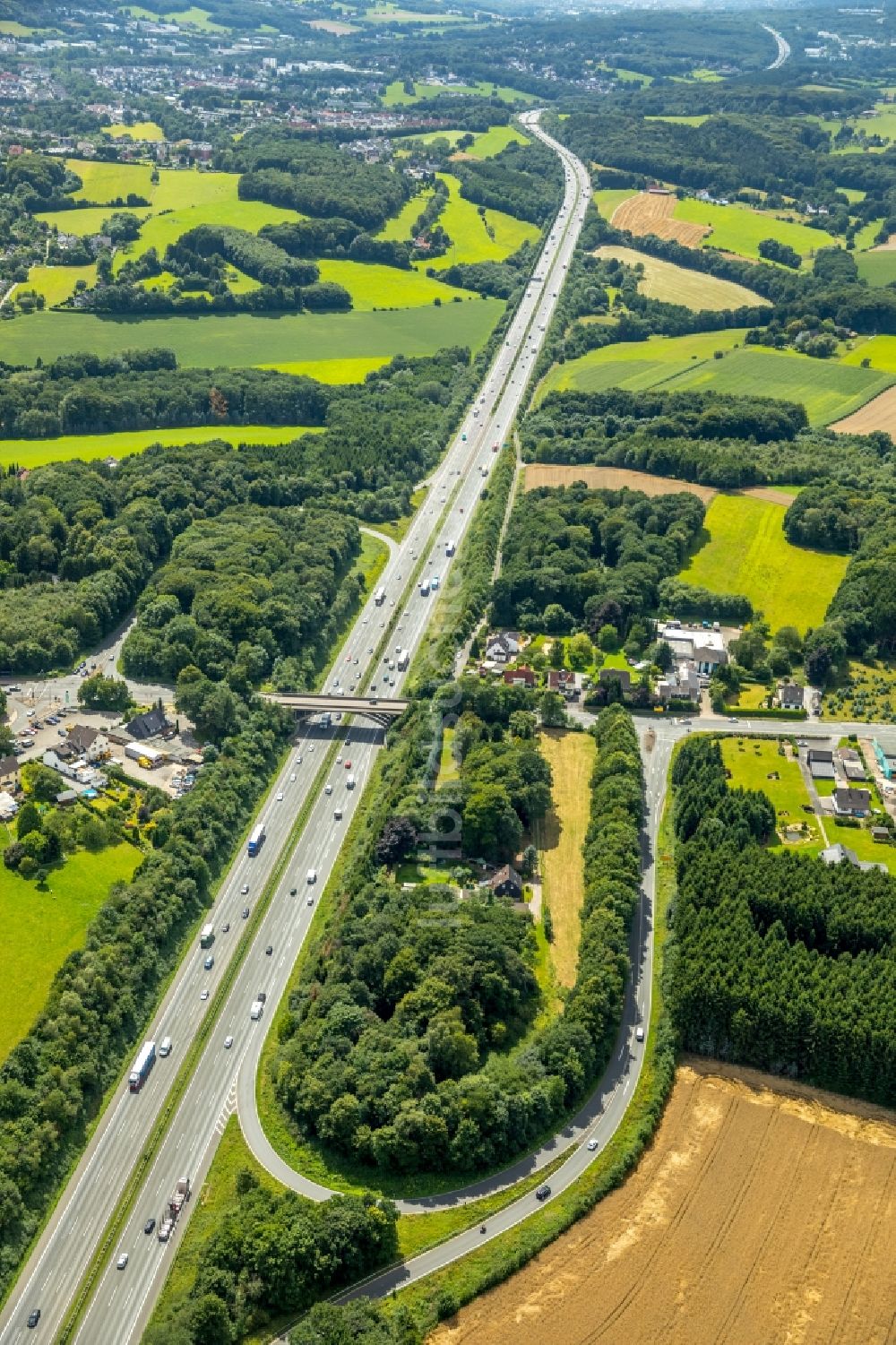 Gevelsberg aus der Vogelperspektive: Autobahn- Abfahrt der BAB A mit Brücke in Gevelsberg im Bundesland Nordrhein-Westfalen - NRW, Deutschland