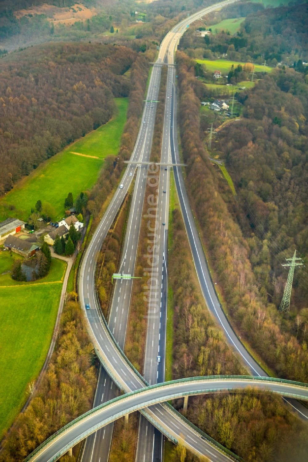 Luftaufnahme Velbert - Autobahn- Abfahrt der BAB A44 am Dreieck Velbert-Nord in Velbert im Bundesland Nordrhein-Westfalen, Deutschland