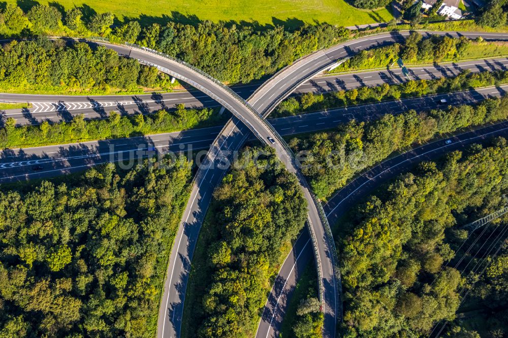 Velbert von oben - Autobahn- Abfahrt der BAB A44 am Dreieck Velbert-Nord in Velbert im Bundesland Nordrhein-Westfalen, Deutschland