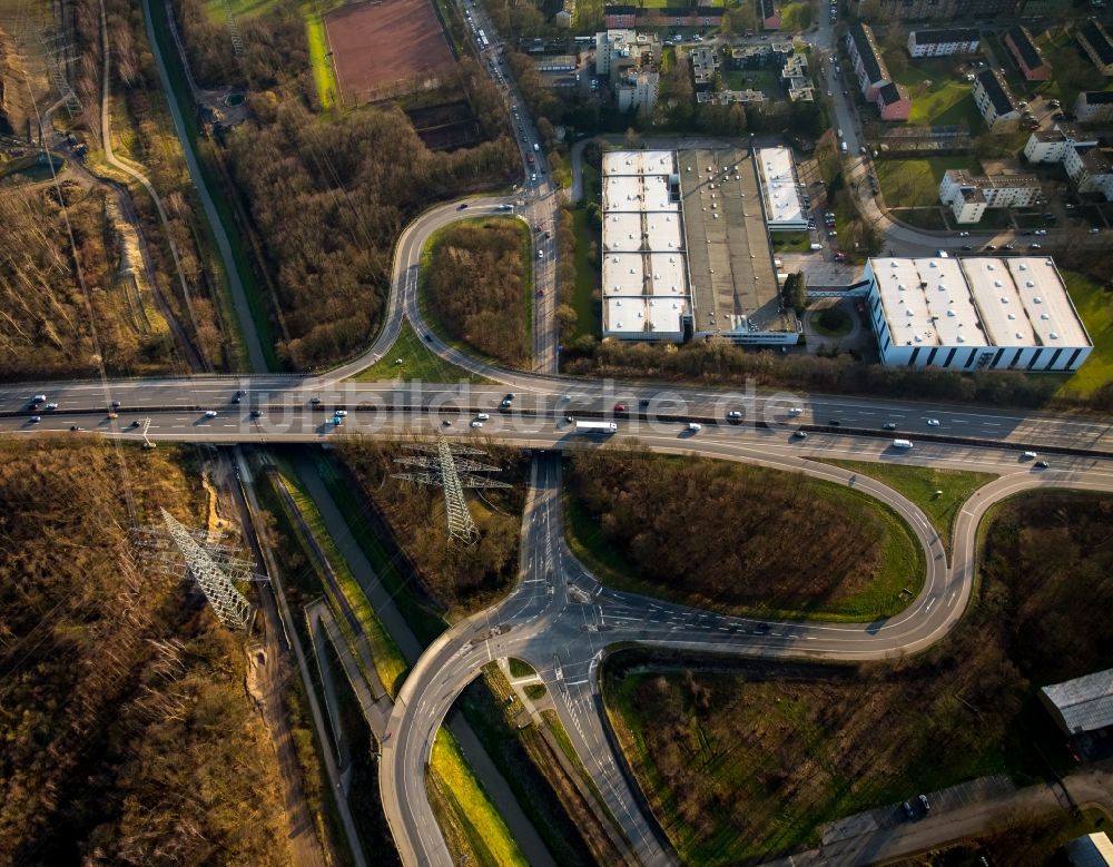 Gelsenkirchen aus der Vogelperspektive: Autobahn- Abfahrt der BAB A42 Gelsenkirchen Bismarck in Gelsenkirchen im Bundesland Nordrhein-Westfalen