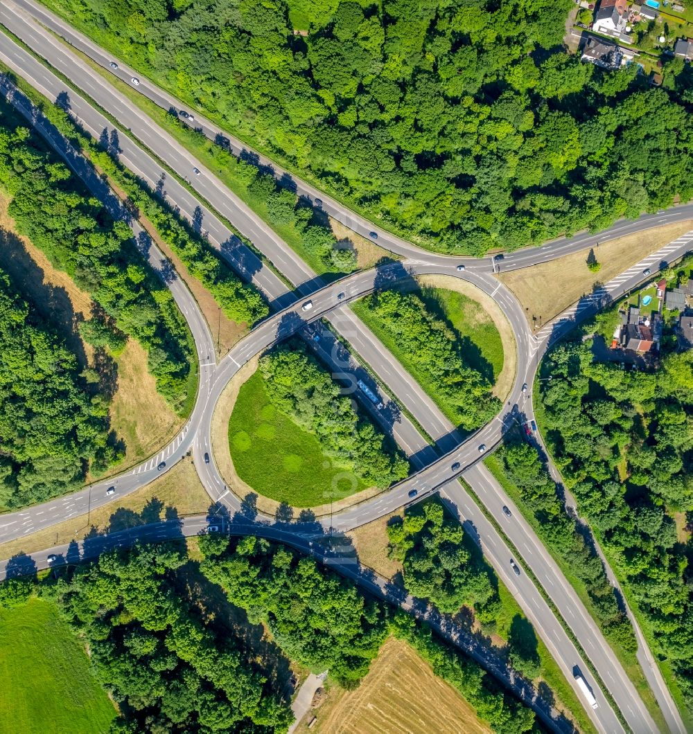 Gelsenkirchen aus der Vogelperspektive: Autobahn- Abfahrt der BAB A52 Gelsenkirchen Buer West in Gelsenkirchen im Bundesland Nordrhein-Westfalen, Deutschland