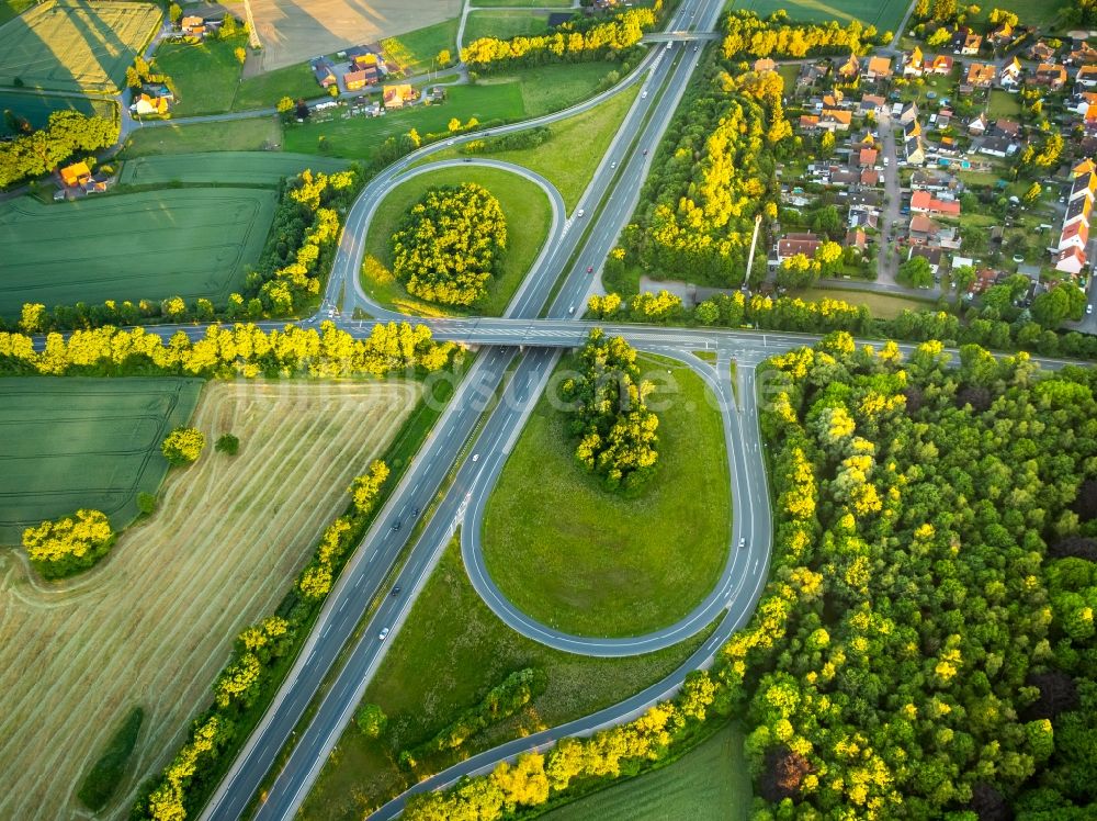 Hamm aus der Vogelperspektive: Autobahn- Abfahrt der BAB A1 Hamm-Bergkamen im Ortsteil Rünthe in Hamm im Bundesland Nordrhein-Westfalen, Deutschland