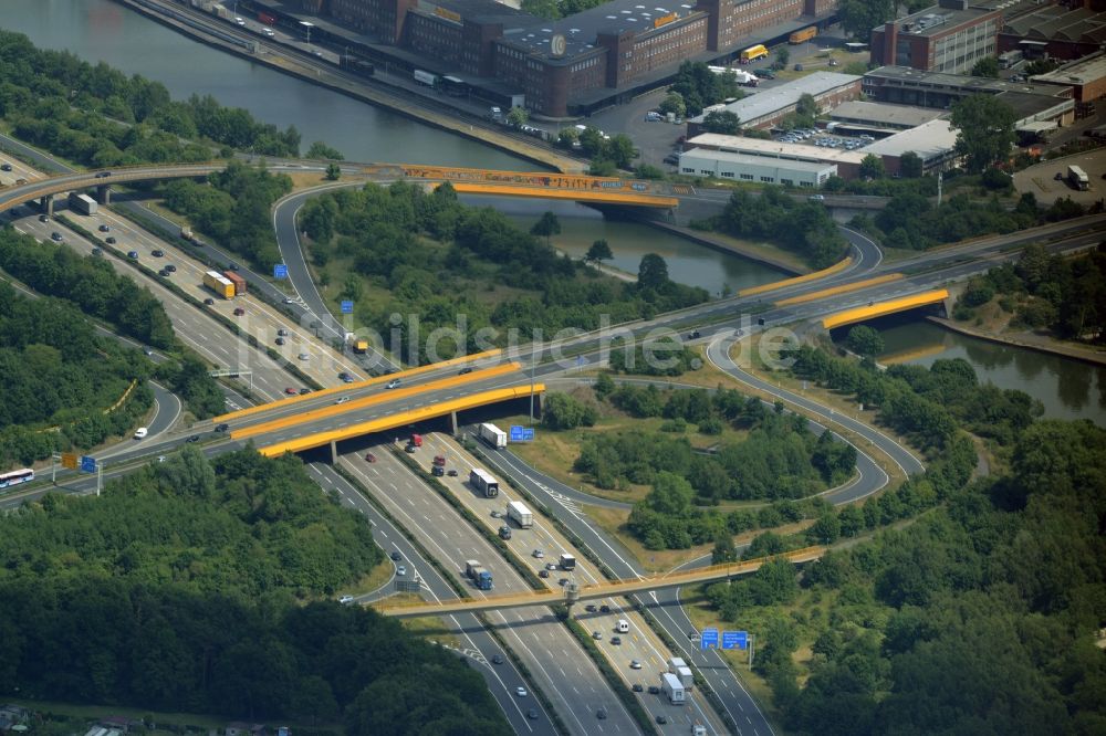 Hannover von oben - Autobahn- Abfahrt der BAB A2 E30 Hannover-Herrenhausen in Hannover im Bundesland Niedersachsen