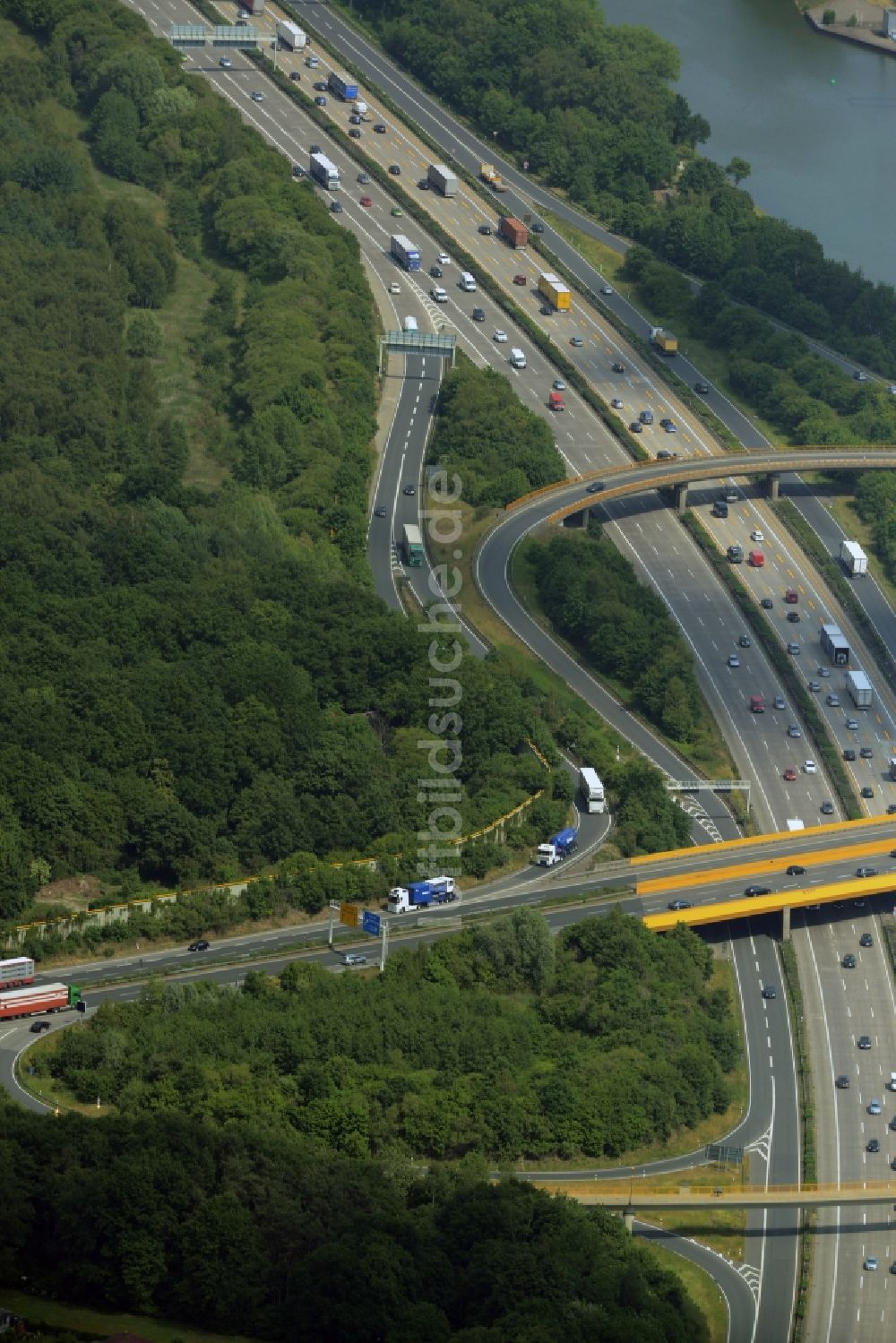 Luftbild Hannover - Autobahn- Abfahrt der BAB A2 E30 Hannover-Herrenhausen in Hannover im Bundesland Niedersachsen