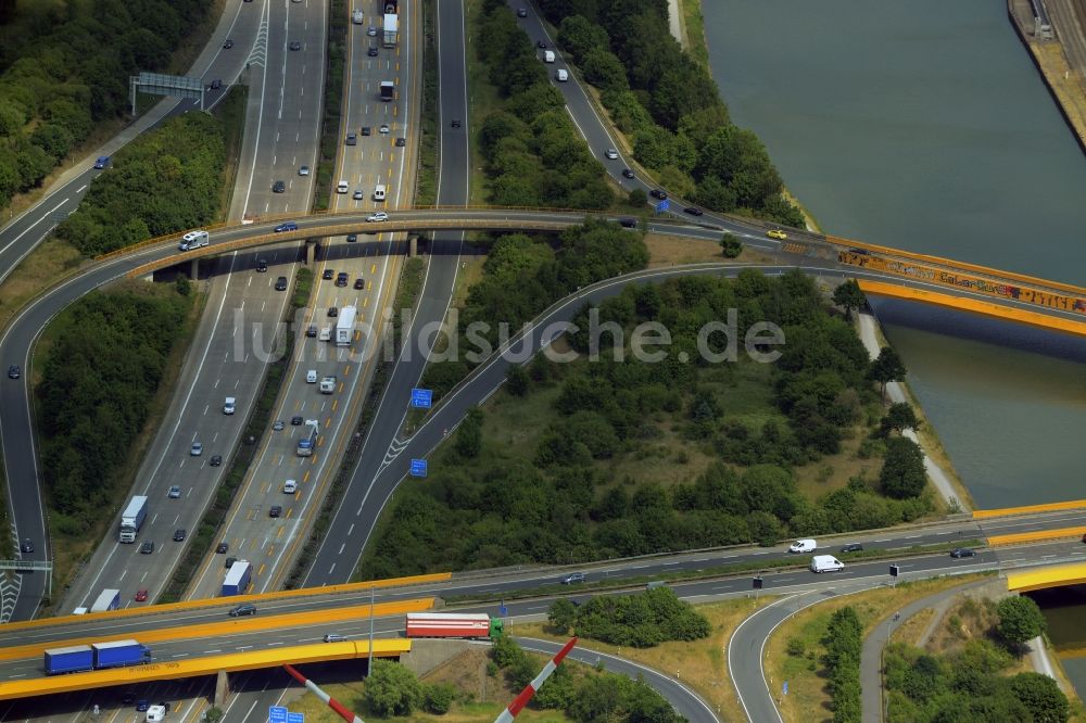 Luftbild Hannover - Autobahn- Abfahrt der BAB A2 E30 Hannover-Herrenhausen in Hannover im Bundesland Niedersachsen