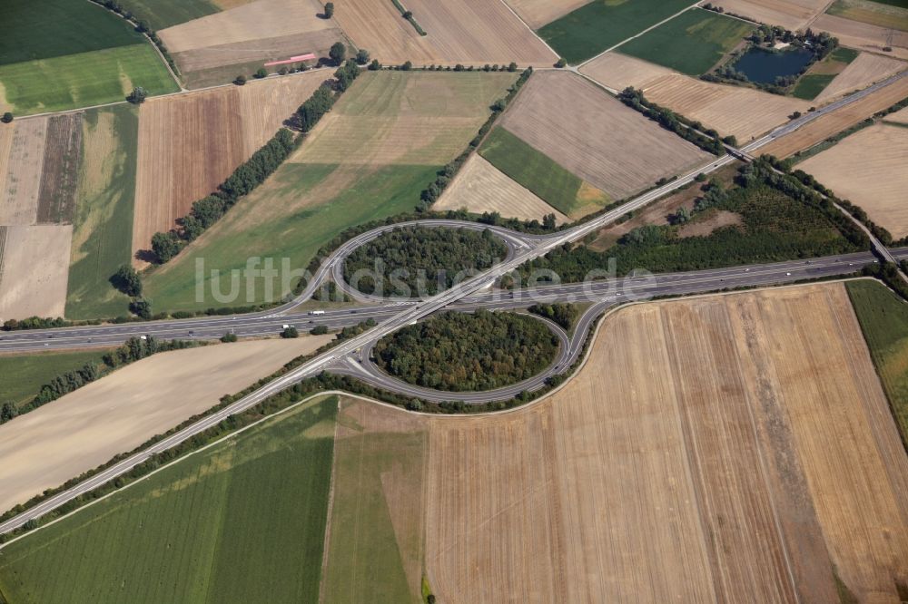 Luftaufnahme Altlußheim - Autobahn- Abfahrt der BAB AA61 Hockenheim bei Altlußheim im Bundesland Baden-Württemberg