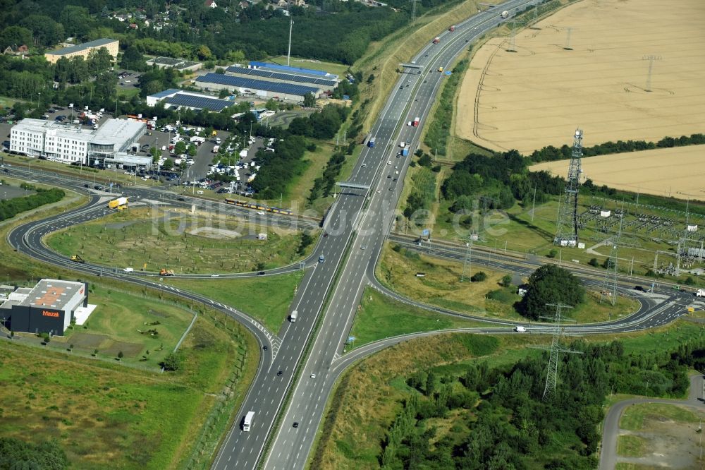 Luftaufnahme Taucha - Autobahn- Abfahrt der BAB A14 Leipzig-Nordost im Stadtteil Paunsdorf in Taucha im Bundesland Sachsen