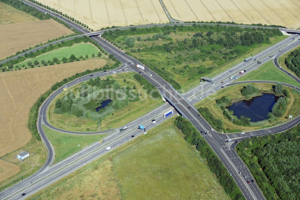 Leipzig aus der Vogelperspektive: Autobahn- Abfahrt der BAB A14 Leipzig-Ost in Leipzig im Bundesland Sachsen