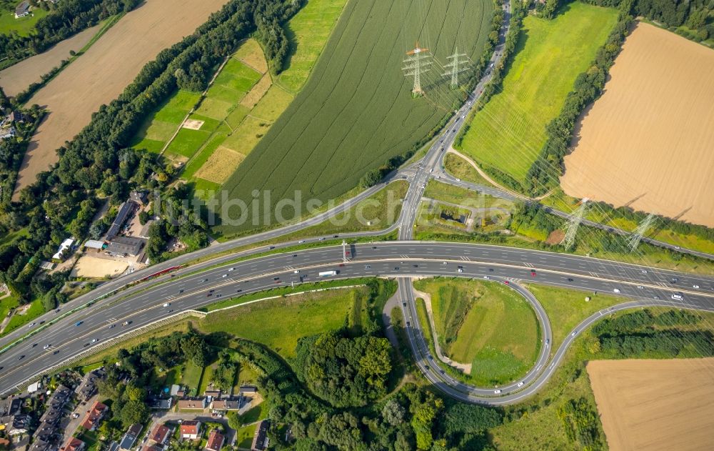 Leithe von oben - Autobahn- Abfahrt der BAB A40 in Leithe im Bundesland Nordrhein-Westfalen, Deutschland