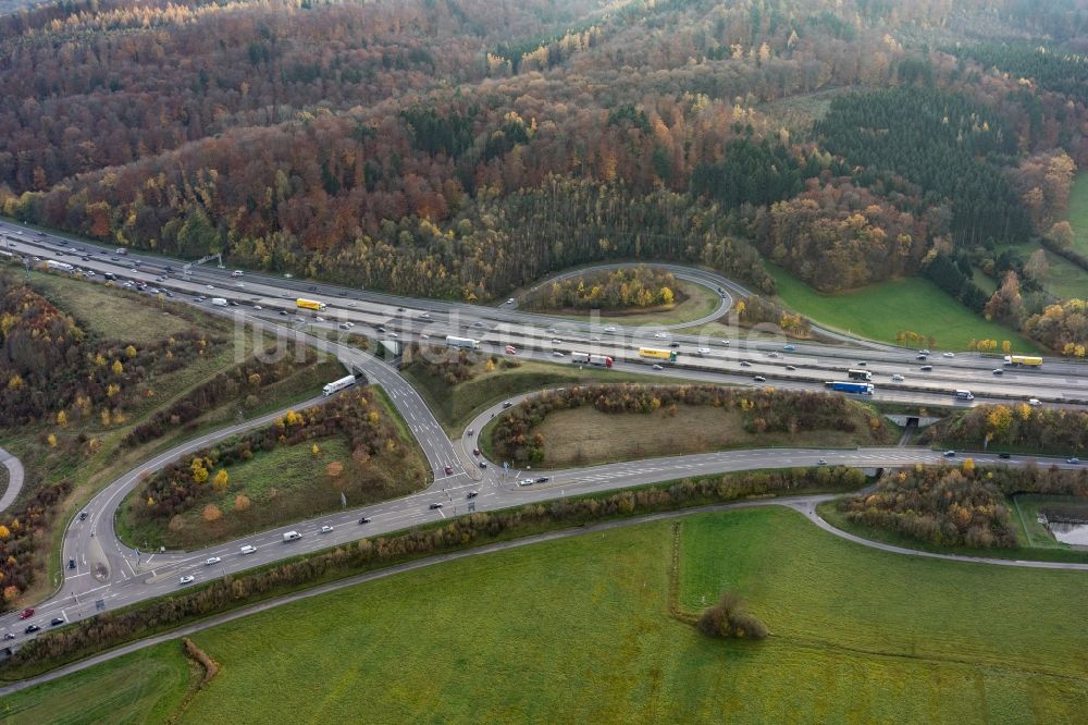 Leonberg von oben - Autobahn- Abfahrt der BAB A8 Leonberg-Ost in Leonberg im Bundesland Baden-Württemberg