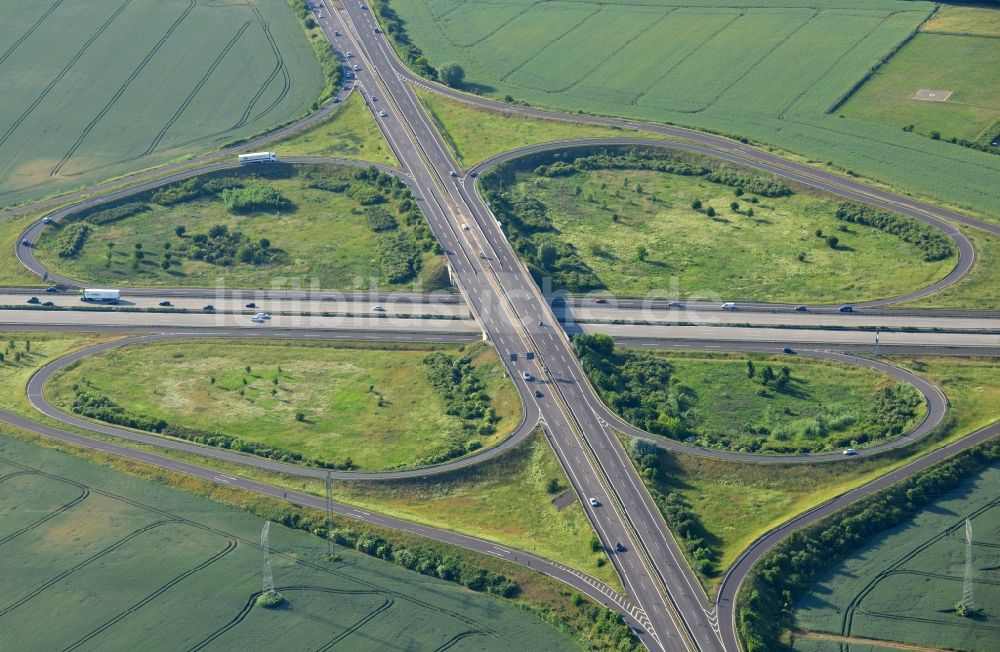 Barleben aus der Vogelperspektive: Autobahn- Abfahrt der BAB A2 - E30 Magdeburg-Zentrum in Barleben im Bundesland Sachsen-Anhalt