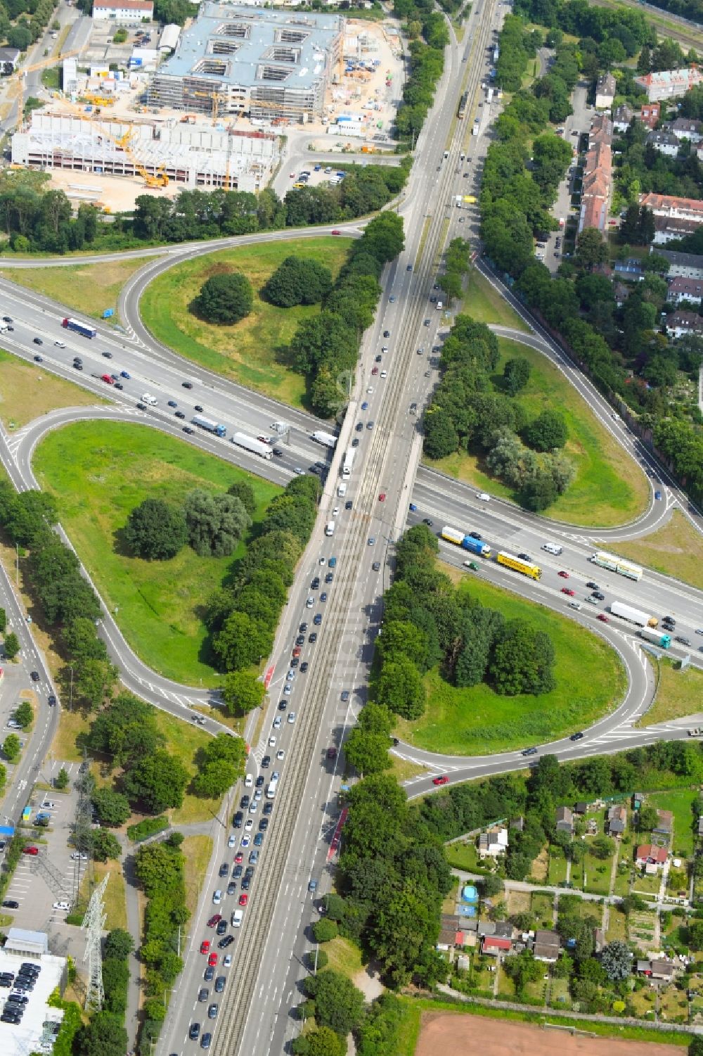 Luftaufnahme Karlsruhe - Autobahn- Abfahrt der BAB A5 im Ortsteil Durlach in Karlsruhe im Bundesland Baden-Württemberg, Deutschland