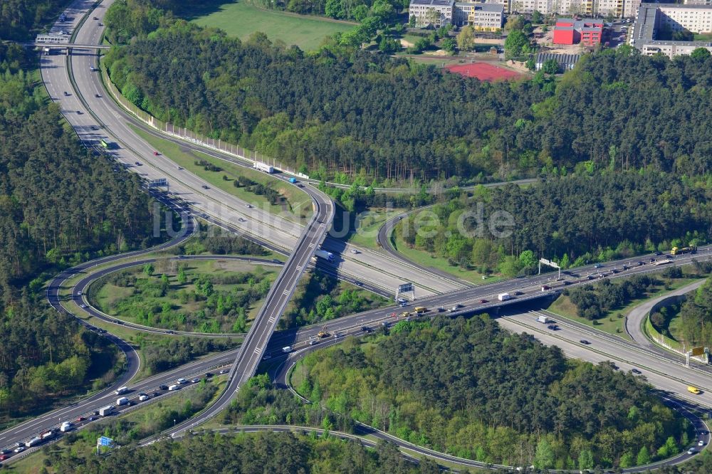 Luftbild Stahnsdorf - Autobahn- Abfahrt der BAB A115 - E51 Potsdam-Babelsberg im Bundesland Brandenburg