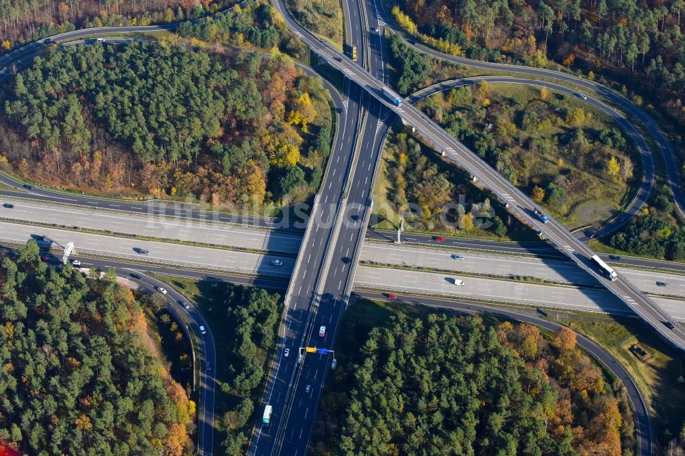 Potsdam von oben - Autobahn- Abfahrt der BAB A115 - E51 Potsdam-Babelsberg im Bundesland Brandenburg