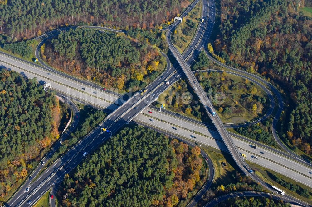 Potsdam aus der Vogelperspektive: Autobahn- Abfahrt der BAB A115 - E51 Potsdam-Babelsberg im Bundesland Brandenburg