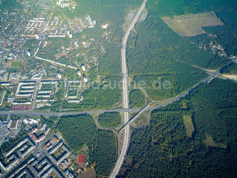 Luftbild Stahnsdorf - Autobahn- Abfahrt der BAB A115 Potsdam-Babelsberg in Stahnsdorf im Bundesland Brandenburg