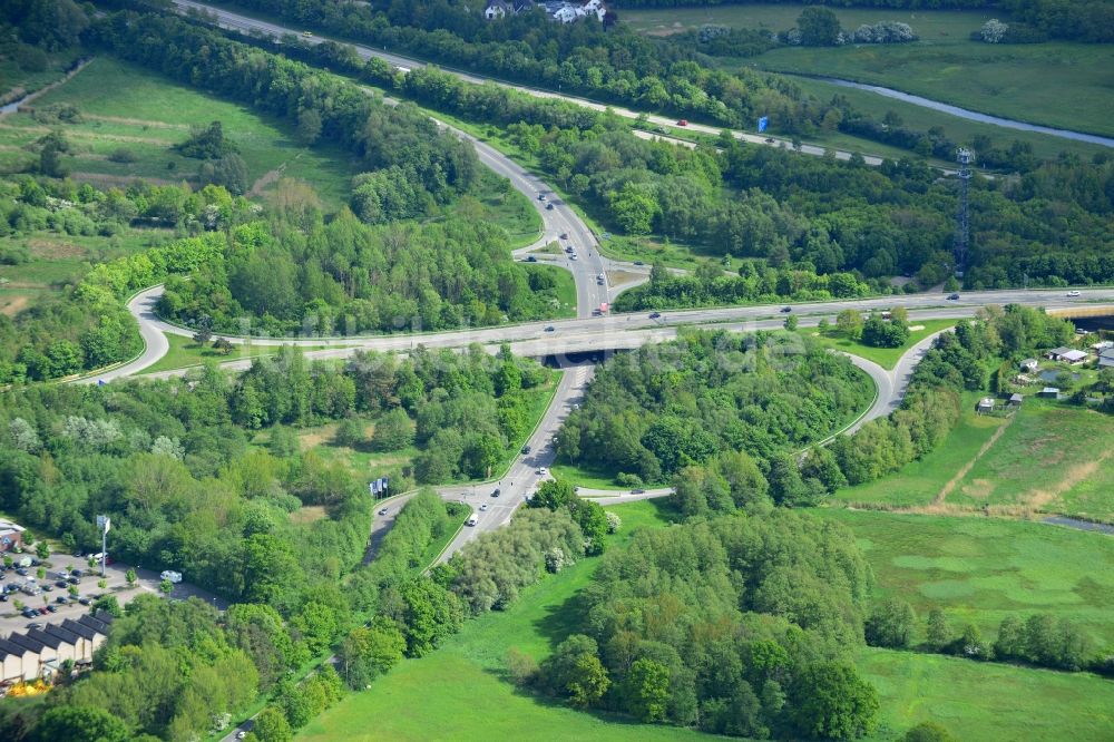 Bad Schwartau von oben - Autobahn- Abfahrt der BAB A1 - E47 Sereetz an der A226 in Bad Schwartau im Bundesland Schleswig-Holstein