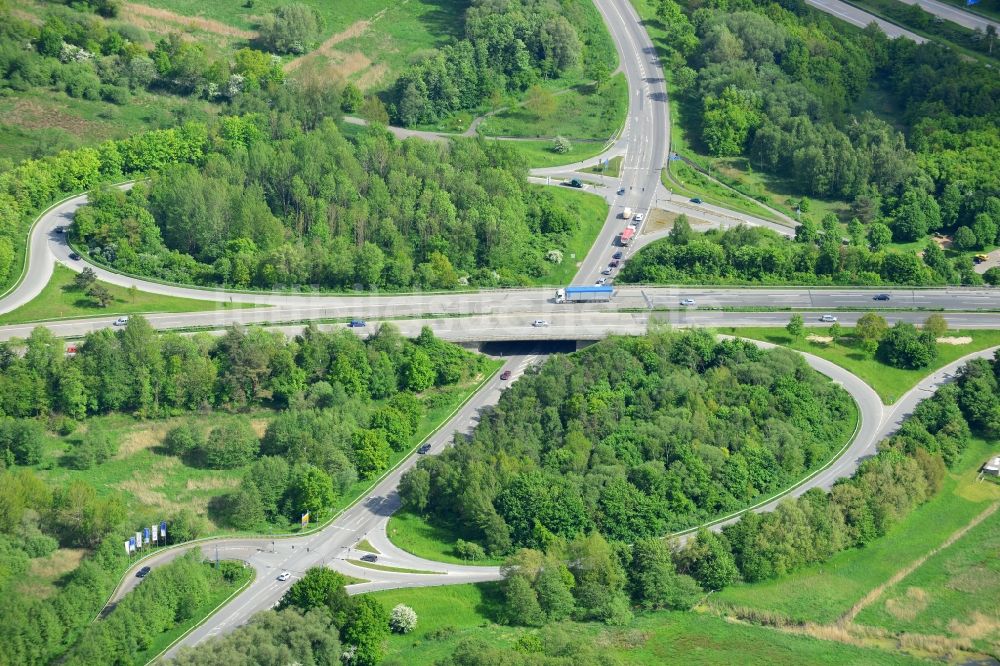 Bad Schwartau aus der Vogelperspektive: Autobahn- Abfahrt der BAB A1 - E47 Sereetz an der A226 in Bad Schwartau im Bundesland Schleswig-Holstein