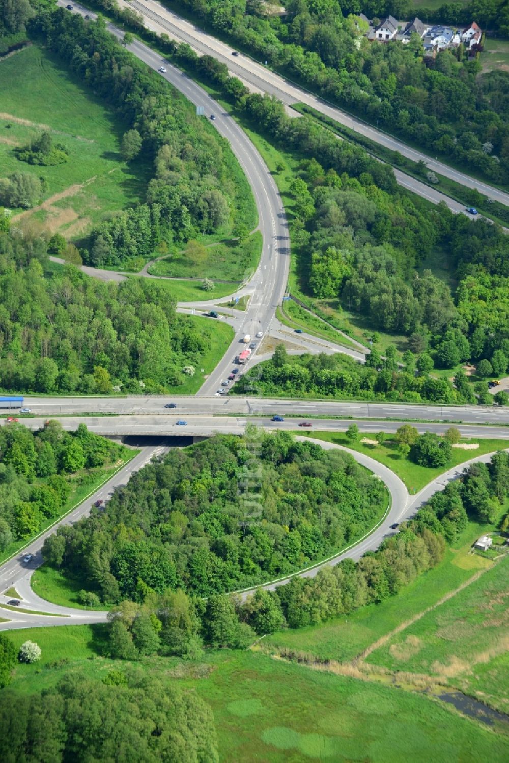 Luftaufnahme Bad Schwartau - Autobahn- Abfahrt der BAB A1 - E47 Sereetz an der A226 in Bad Schwartau im Bundesland Schleswig-Holstein