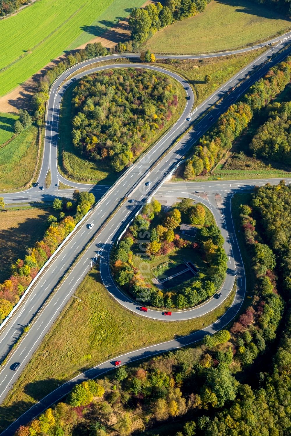 Meschede aus der Vogelperspektive: Autobahn- Abfahrt der BAB A46 Wennemen in Meschede im Bundesland Nordrhein-Westfalen