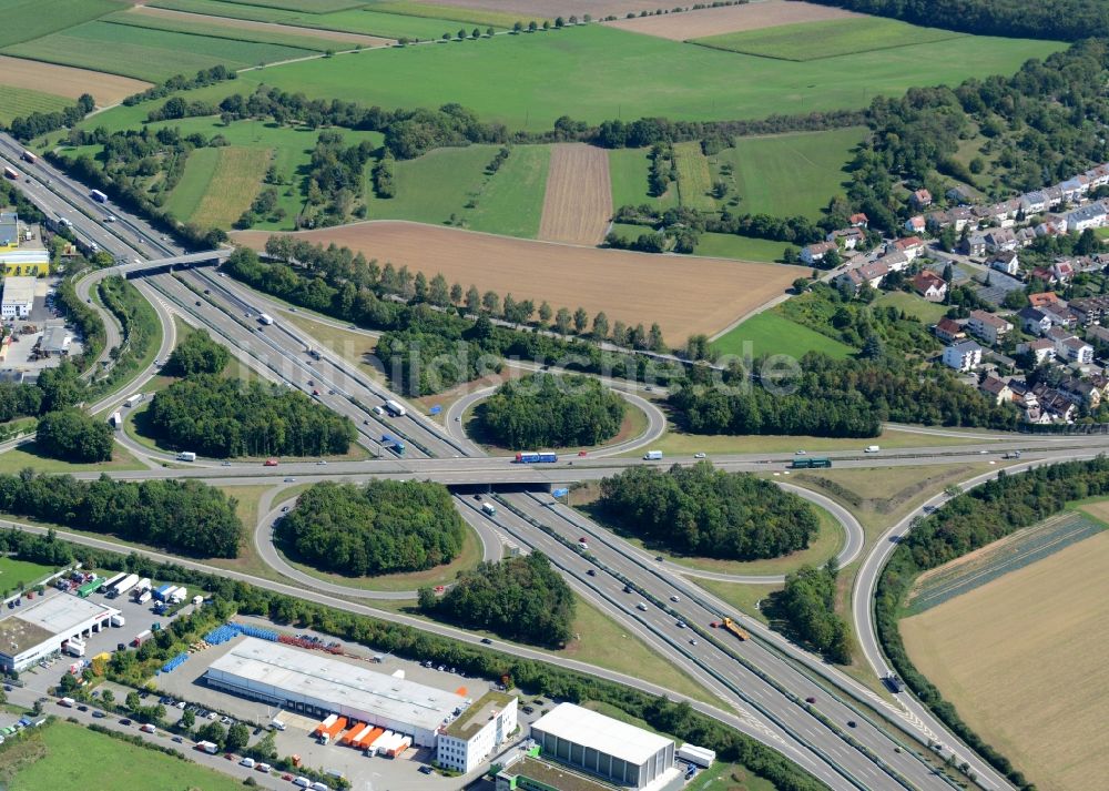 Korntal-Münchingen aus der Vogelperspektive: Autobahn- Abfahrt der BAB A81 Zuffenhausen in Korntal-Münchingen im Bundesland Baden-Württemberg