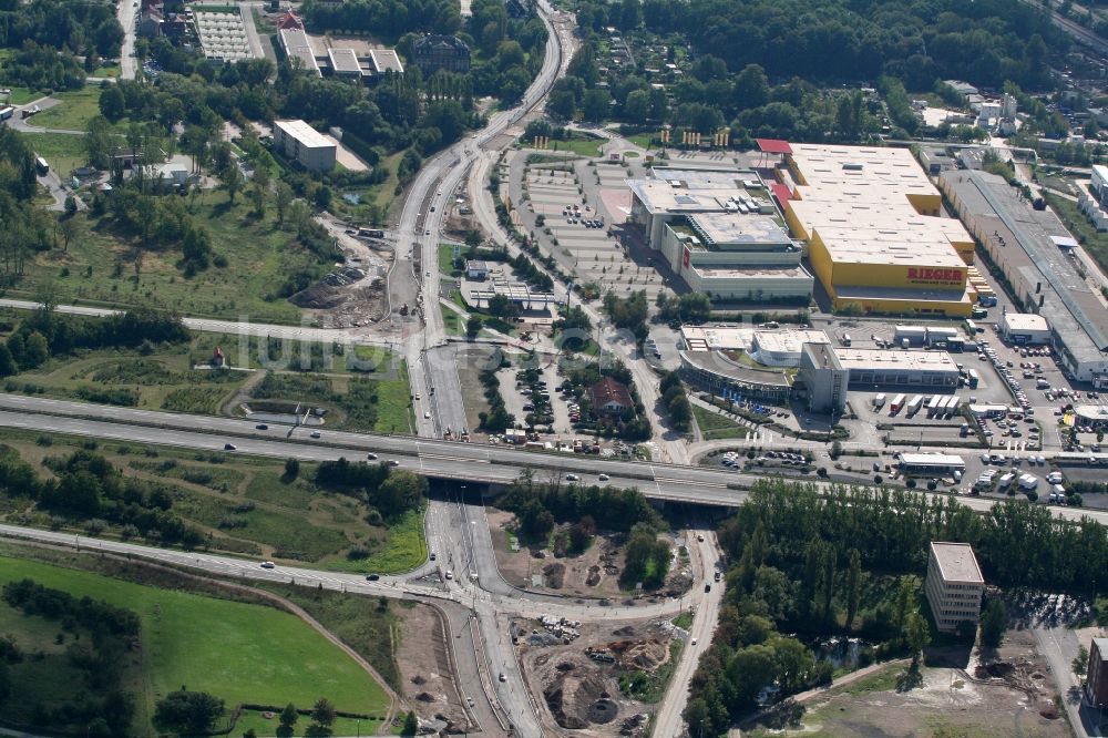 Gera aus der Vogelperspektive: Autobahn- Abfahrt der BAB A4 zur Bundesstraße B7 in Gera im Bundesland Thüringen