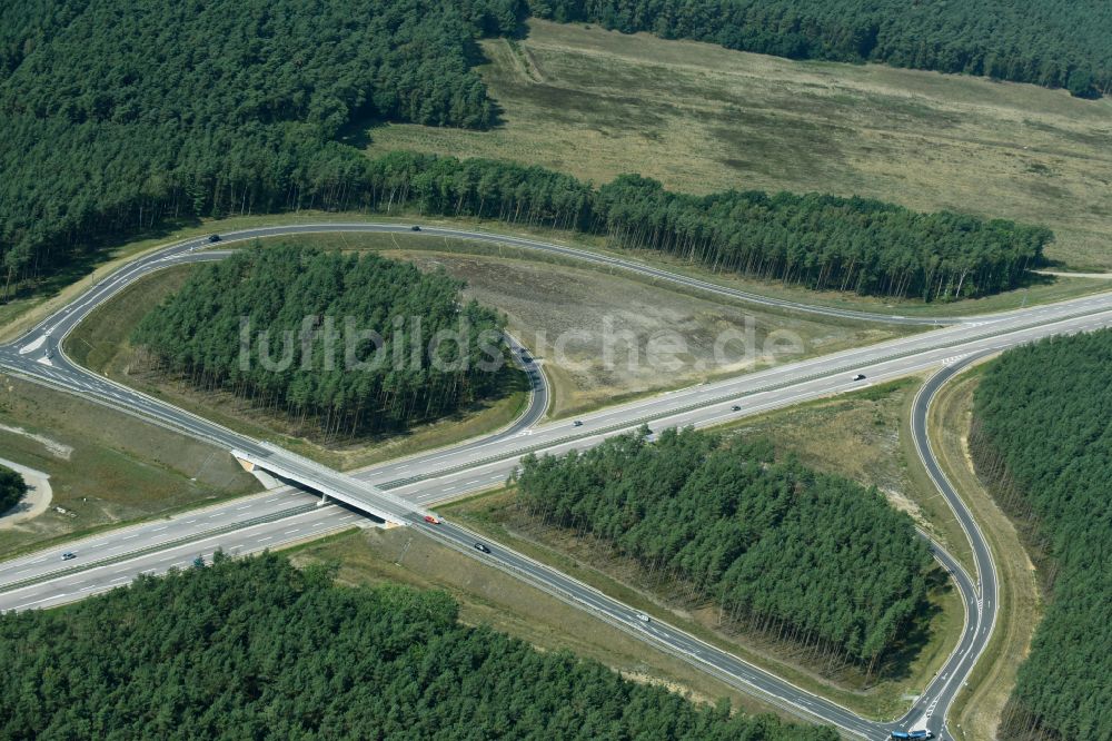 Groß Laasch von oben - Autobahn- Abfahrt der BAB A14 zur Landstraße L73 in Groß Laasch im Bundesland Mecklenburg-Vorpommern