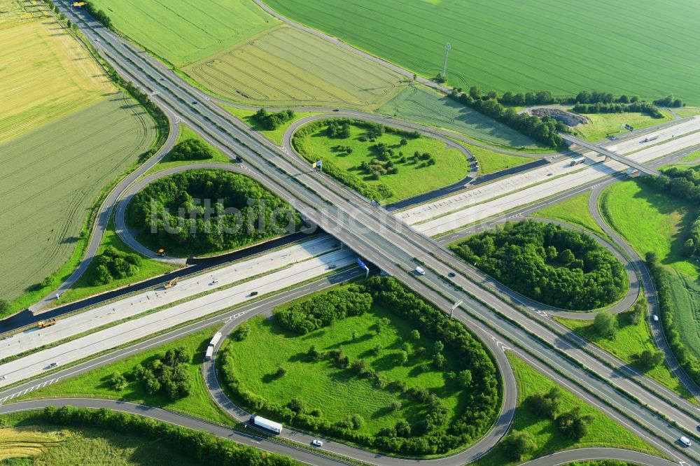 Meerane von oben - Autobahn- Abfahrt der BAB A4 zur B93 in Meerane im Bundesland Sachsen