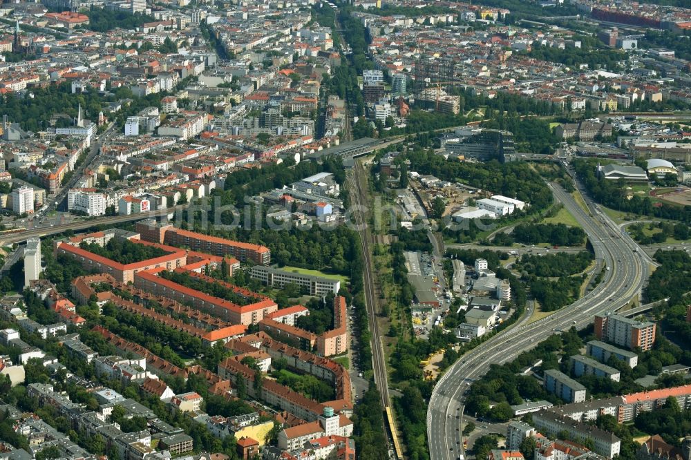 Luftaufnahme Berlin - Autobahn- Abfahrt der BAB A103 zur A100 im Ortsteil Schöneberg in Berlin, Deutschland