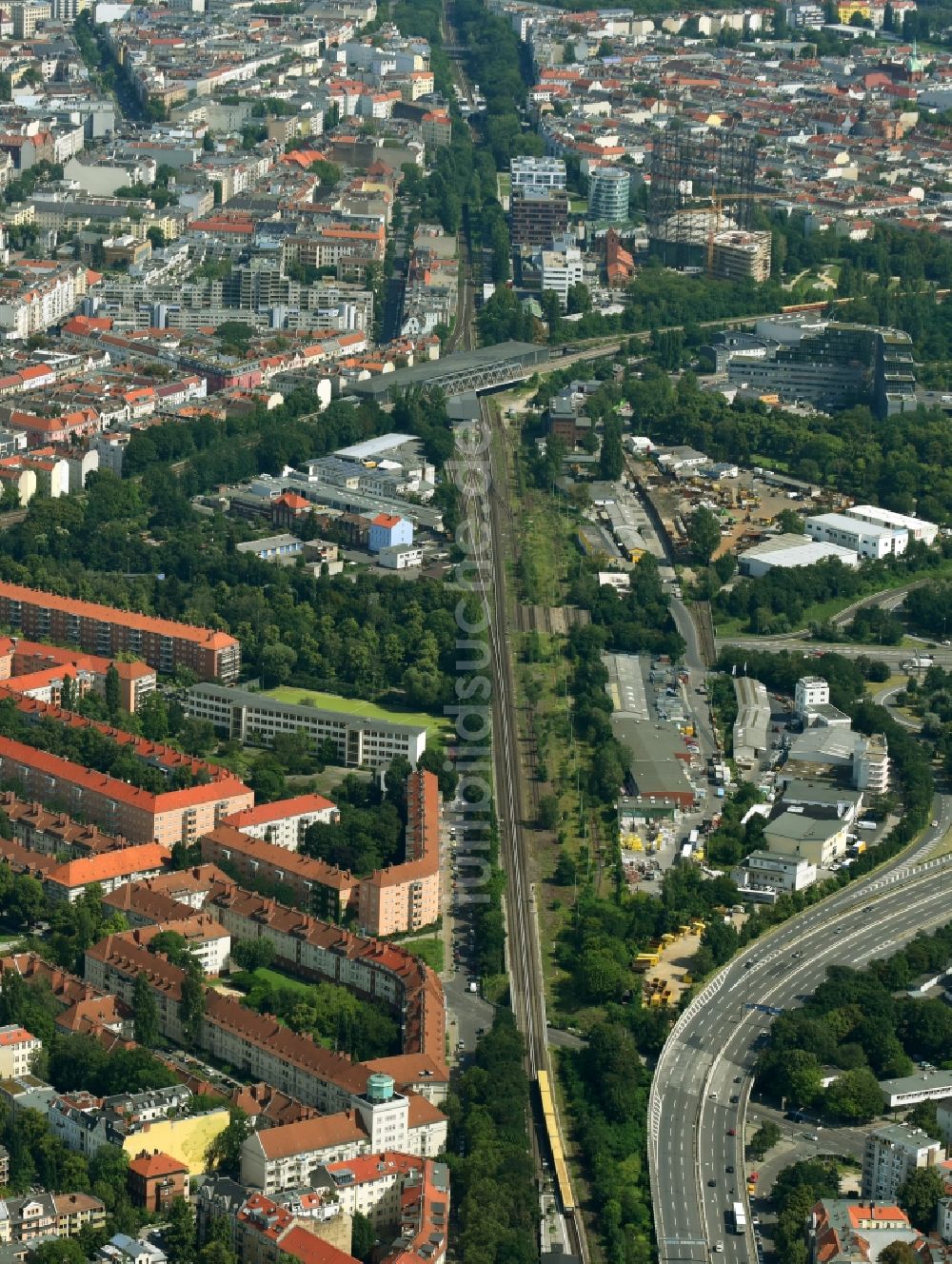 Berlin von oben - Autobahn- Abfahrt der BAB A103 zur A100 im Ortsteil Schöneberg in Berlin, Deutschland