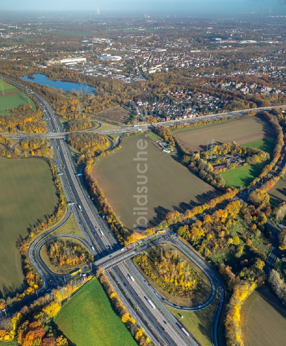 Bochum aus der Vogelperspektive: Autobahn- Abfahrt der BAB A43 zur Universitätsstraße in Bochum im Bundesland Nordrhein-Westfalen, Deutschland