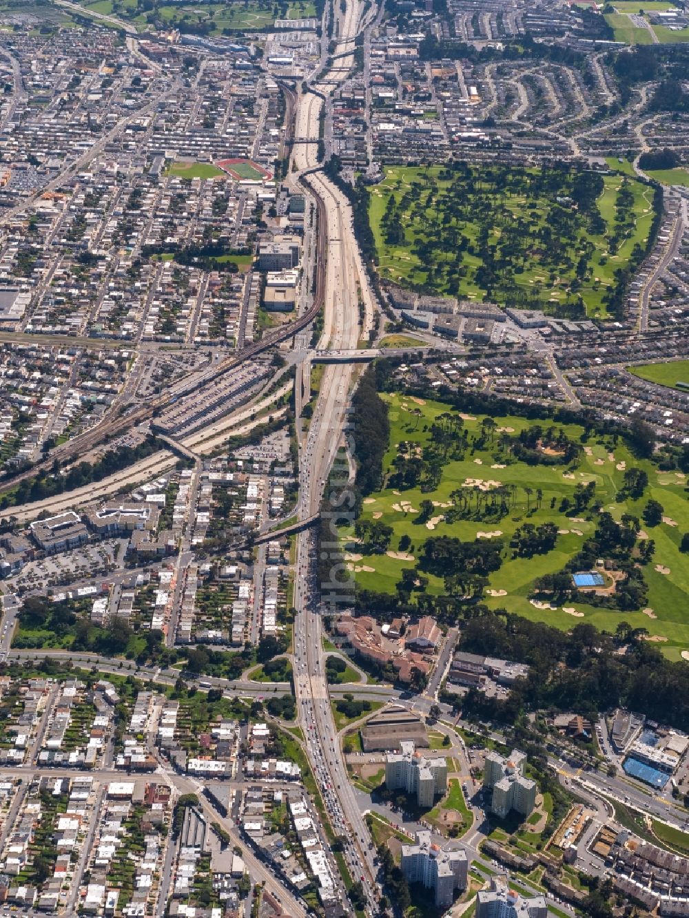 Luftaufnahme San Francisco - Autobahn- Abfahrt Daly City am San Francisco Golf Club in San Francisco in Kalifornien, USA