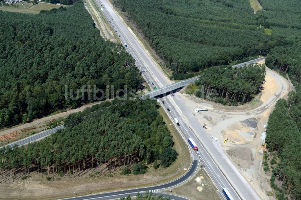 Friedrichshof von oben - Autobahn- Abfahrt Friedersdorf der BAB A12 E30 in Friedrichshof im Bundesland Brandenburg