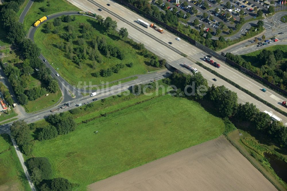 Burgwedel von oben - Autobahn- Abfahrt Großburgwedel der BAB A7 in Burgwedel im Bundesland Niedersachsen