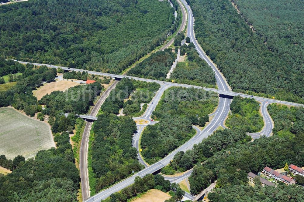 Meppen aus der Vogelperspektive: Autobahn- Abfahrt der E 223 zur Bundesstraße 70 in Meppen im Bundesland Niedersachsen, Deutschland