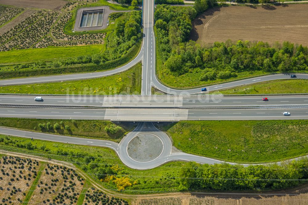 Velmede aus der Vogelperspektive: Autobahn- Anschlussstelle der BAB A46 Bestwig in Velmede im Bundesland Nordrhein-Westfalen, Deutschland