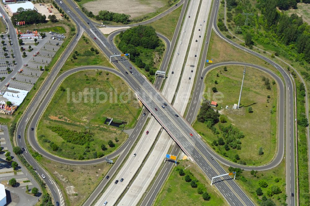 Fredersdorf-Vogelsdorf von oben - Autobahn- Anschlussstelle der BAB A10 - Bundesstraße B1 in Fredersdorf-Vogelsdorf im Bundesland Brandenburg, Deutschland