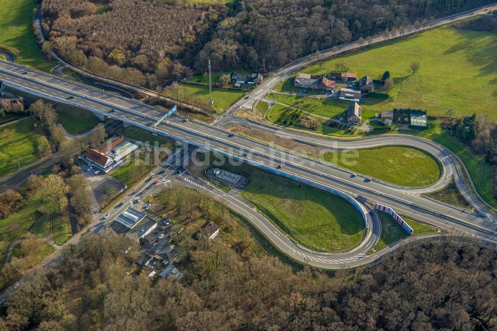 Duisburg aus der Vogelperspektive: Autobahn- Anschlussstelle der BAB AA524 - L288 in Duisburg im Bundesland Nordrhein-Westfalen, Deutschland