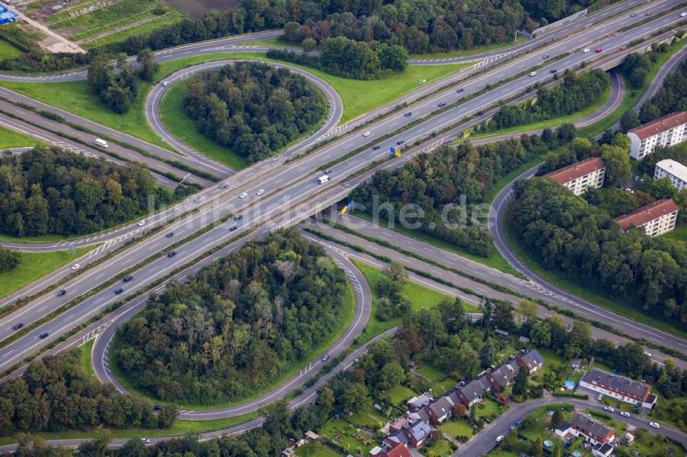 Luftaufnahme Krefeld - Autobahn- Anschlussstelle der BAB A in Krefeld im Bundesland Nordrhein-Westfalen, Deutschland