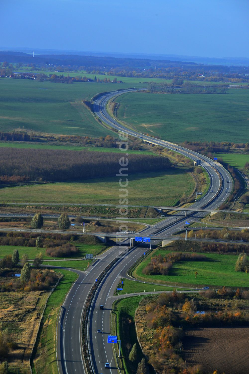 Luftaufnahme Glienke - Autobahn- Anschlussstelle der BAB A20 Neubrandenburg-Ost in Glienke im Bundesland Mecklenburg-Vorpommern, Deutschland