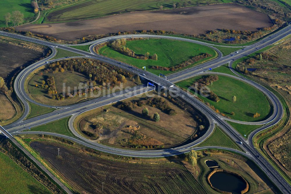 Luftaufnahme Glienke - Autobahn- Anschlussstelle der BAB A20 Neubrandenburg-Ost in Glienke im Bundesland Mecklenburg-Vorpommern, Deutschland