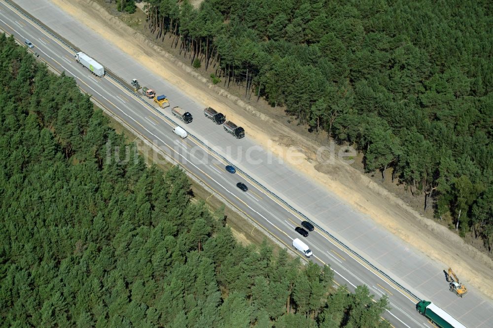 Luftaufnahme Heidesee - Autobahn- Ausbau und Spur- Verbreiterung im Streckenverlauf der BAB A12 E30 in Heidesee im Bundesland Brandenburg