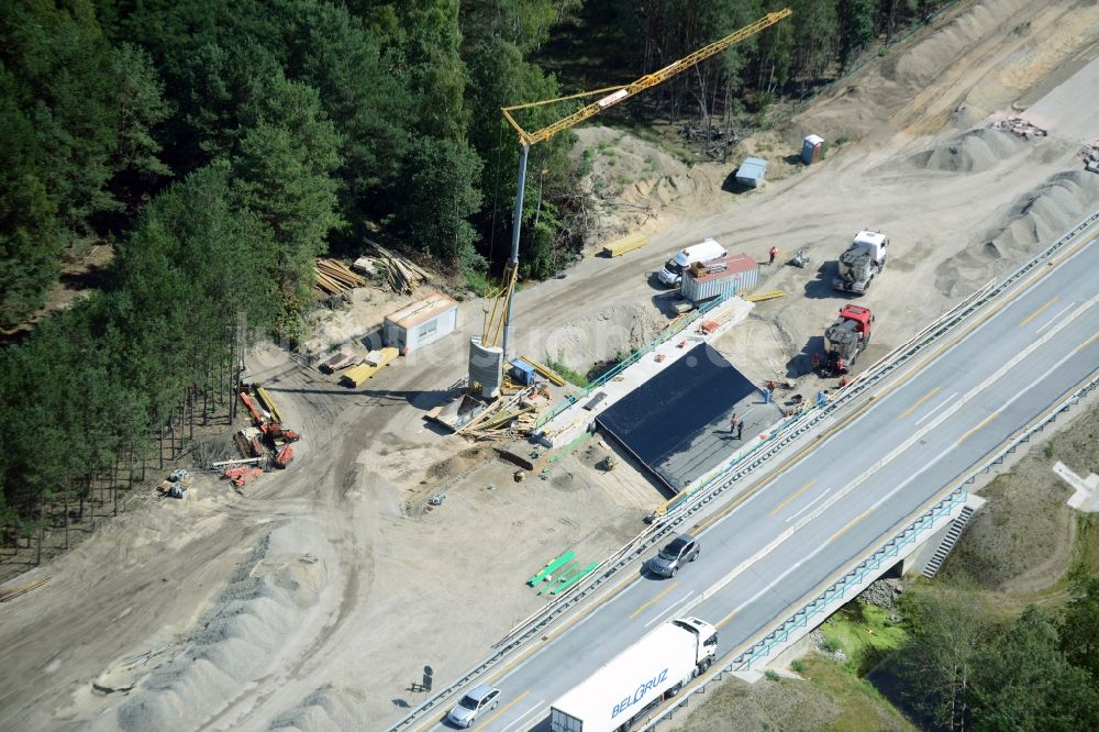 Heidesee aus der Vogelperspektive: Autobahn- Ausbau und Spur- Verbreiterung im Streckenverlauf der BAB A12 E30 in Heidesee im Bundesland Brandenburg