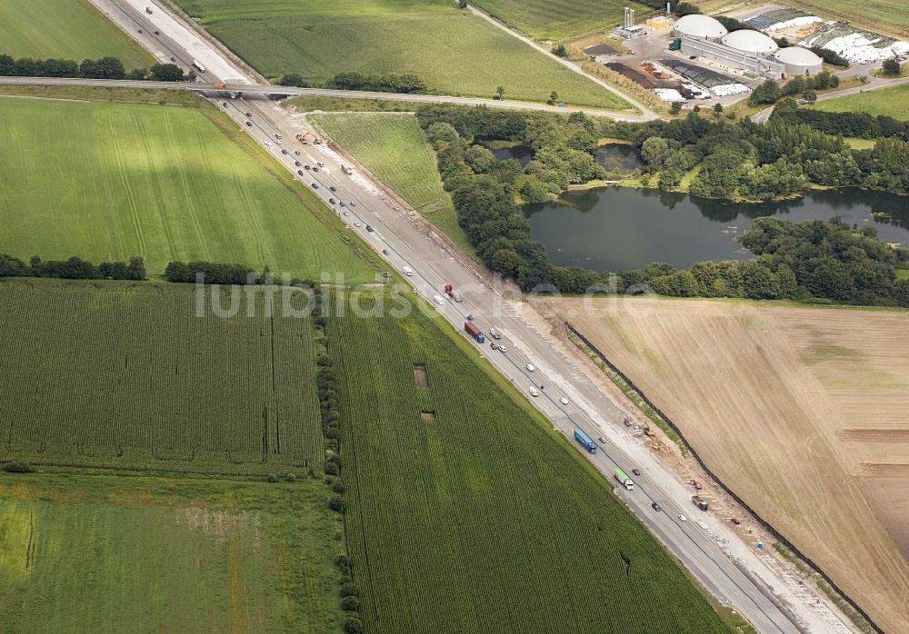 Luftaufnahme Loop - Autobahn- Ausbau und Spur- Verbreiterung im Streckenverlauf der BAB A7 in Loop im Bundesland Schleswig-Holstein