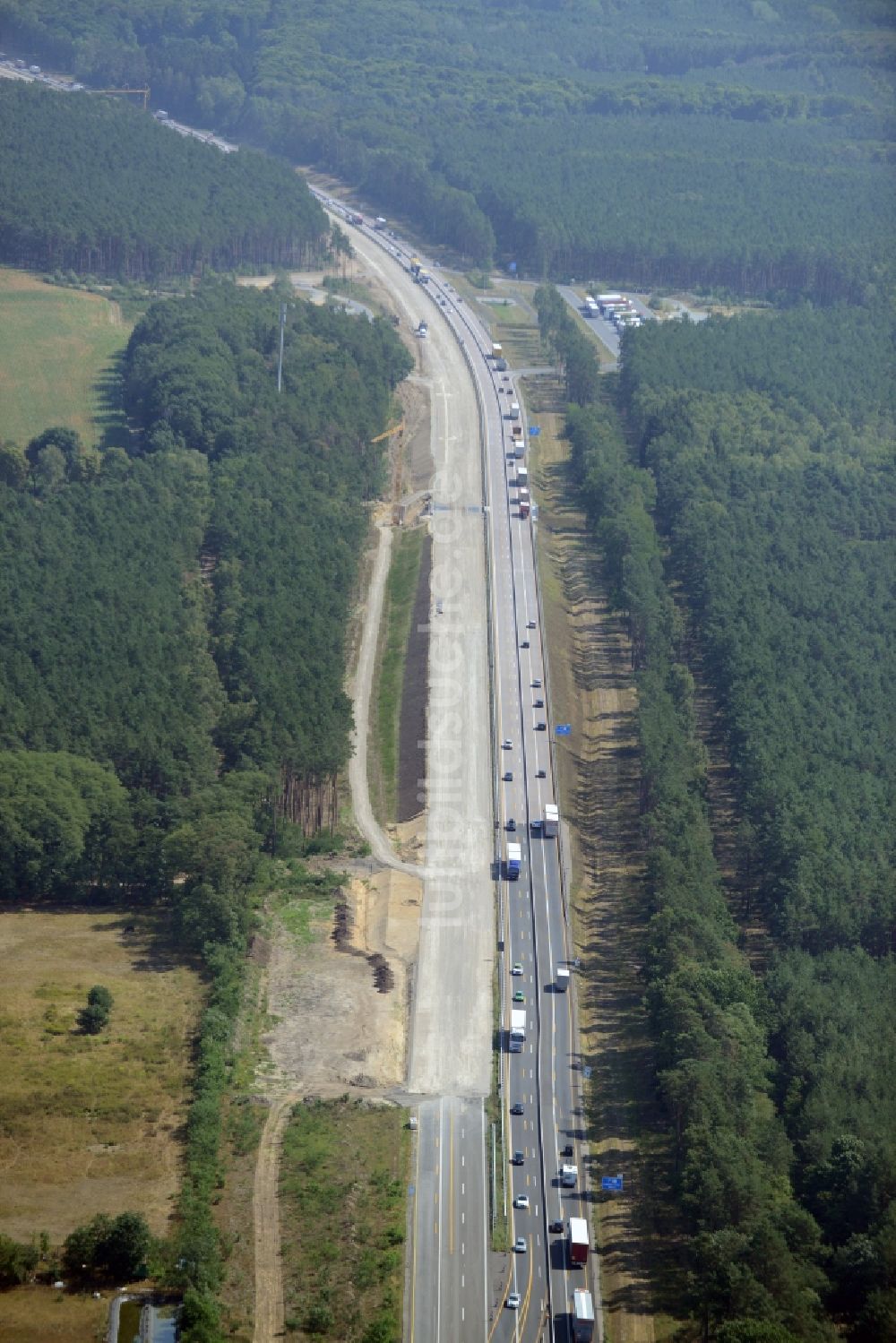 Neu Waltersdorf aus der Vogelperspektive: Autobahn- Ausbau und Spur- Verbreiterung im Streckenverlauf der BAB A12 E30 in Neu Waltersdorf im Bundesland Brandenburg